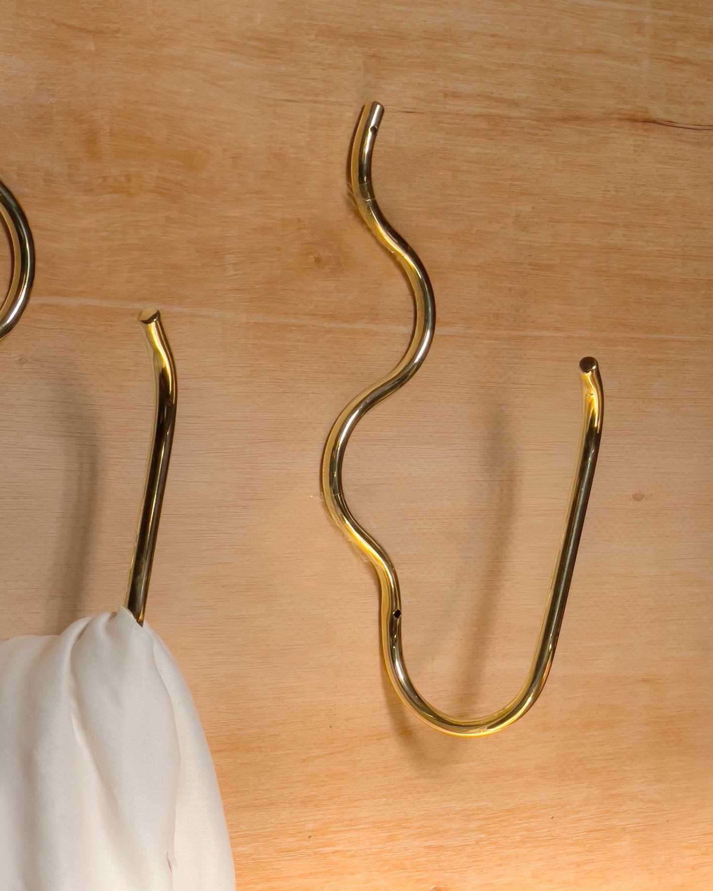 Curvature Hooks Brass