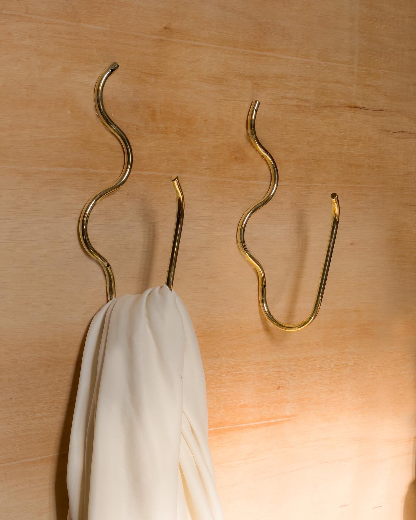 Curvature Hooks Brass